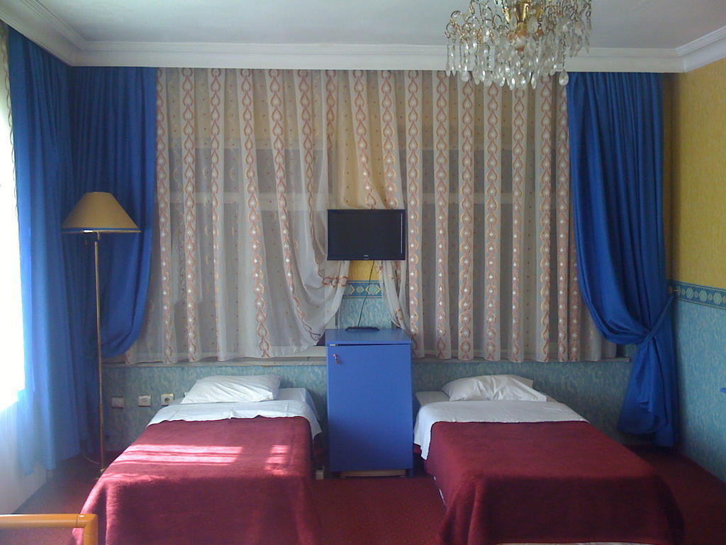 كارس Hotel Temel الغرفة الصورة